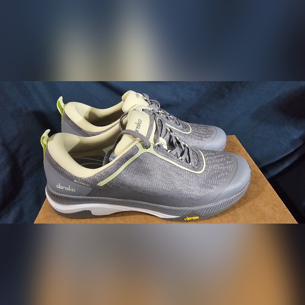 Dansko Womens Makayla Waterproof Hiking Shoe Grey Vibram Size 10.5-11 New No Box